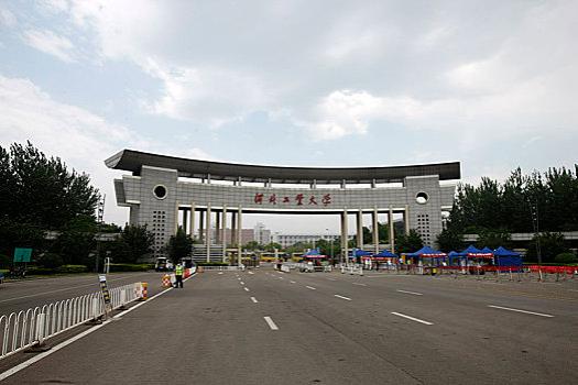 成都市第十九中学高三复读政策